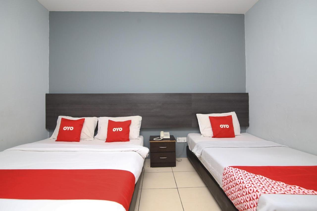 Oyo 90136 Jumbo Inn Kuching Exterior foto